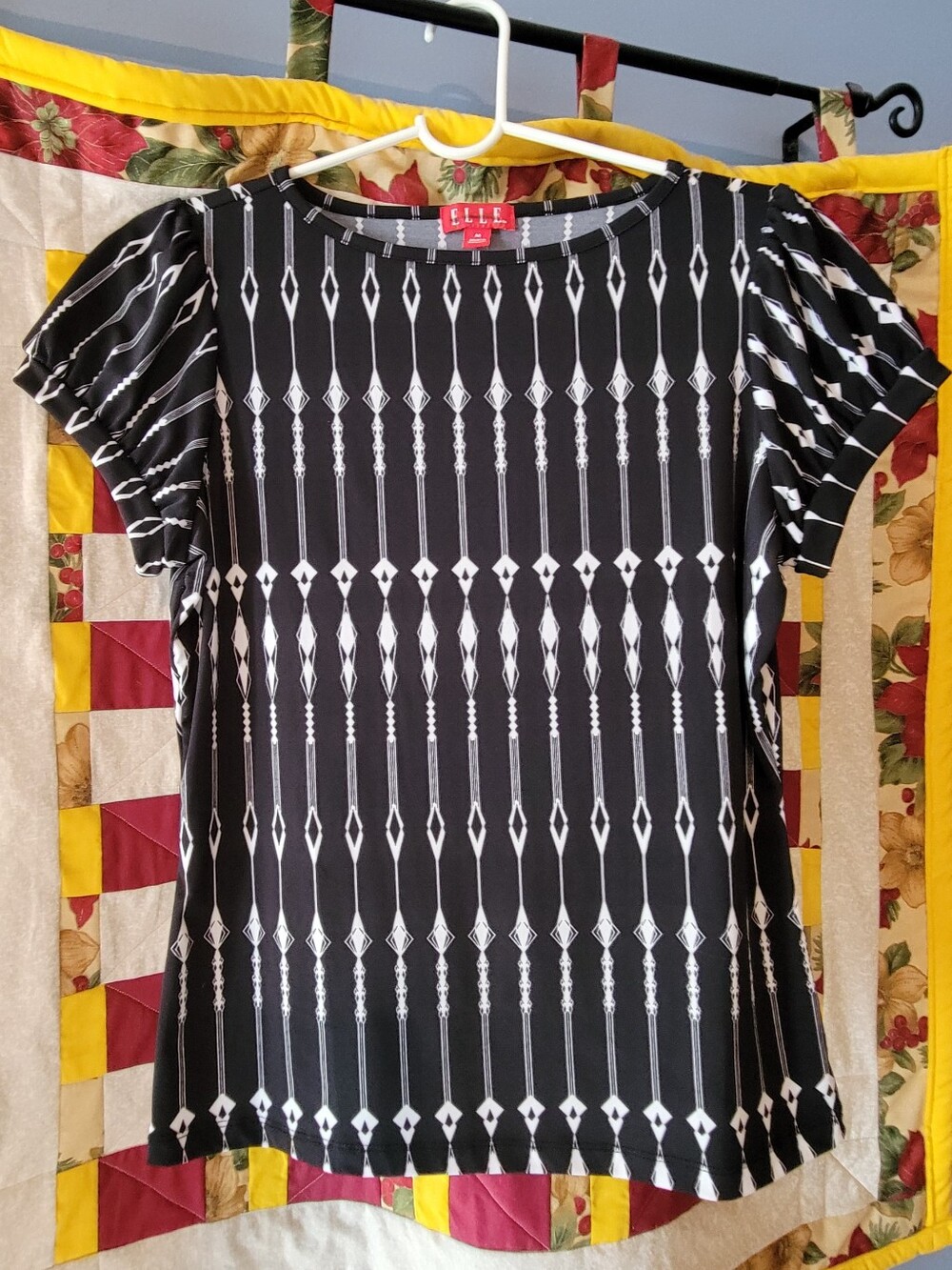 Elle Black and White Geometric Short Sleeve Top